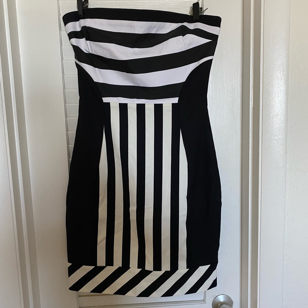 Strapless classic designer Guess by Marciano dress . New, black and white